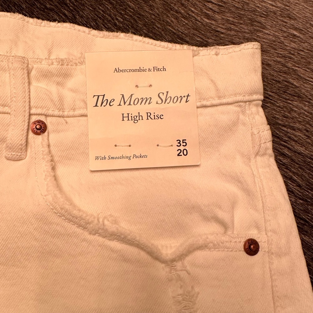 Abercrombie and Fitch high rise mom shorts white size 35/20. NWT